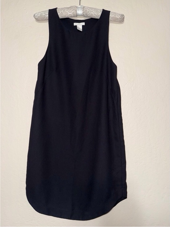 Dresses & Skirts - Classic Black Sleeveless Shift Dress